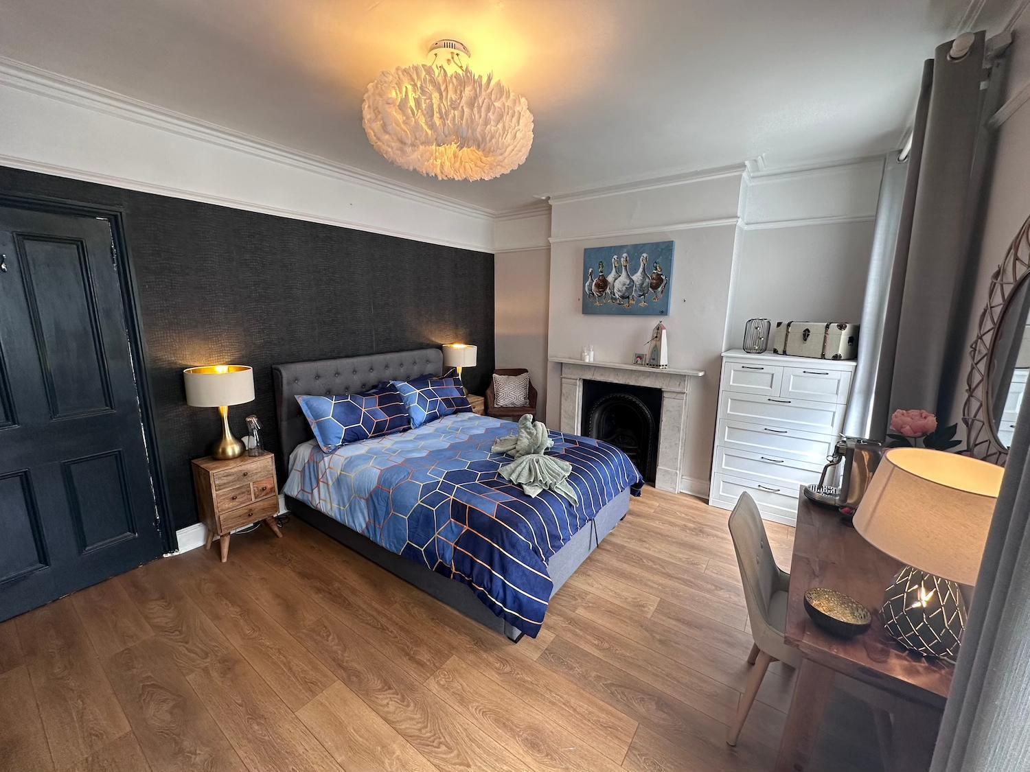 Large Bedroom In Beautiful House Лондон Экстерьер фото